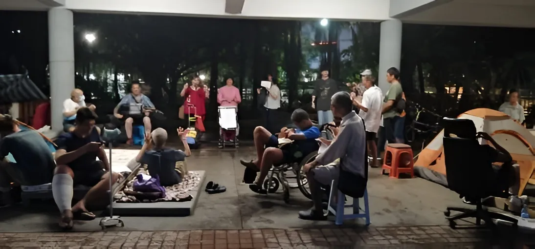 羊門團契——夜間在公園關懷街友