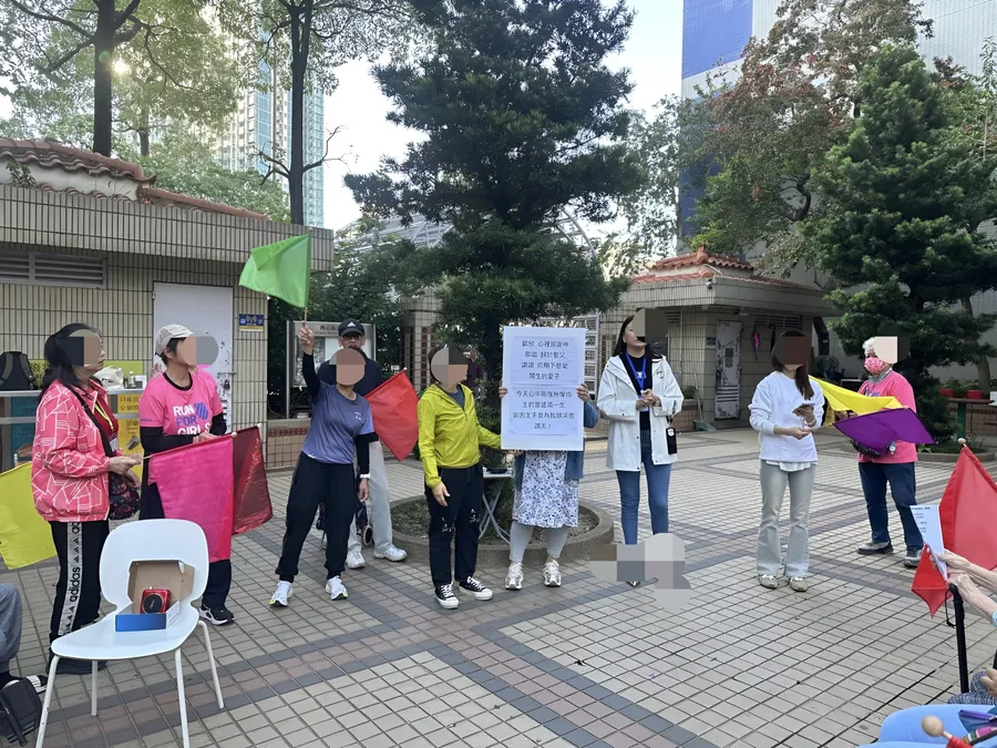 街頭關懷活動，義工與街友一同參與