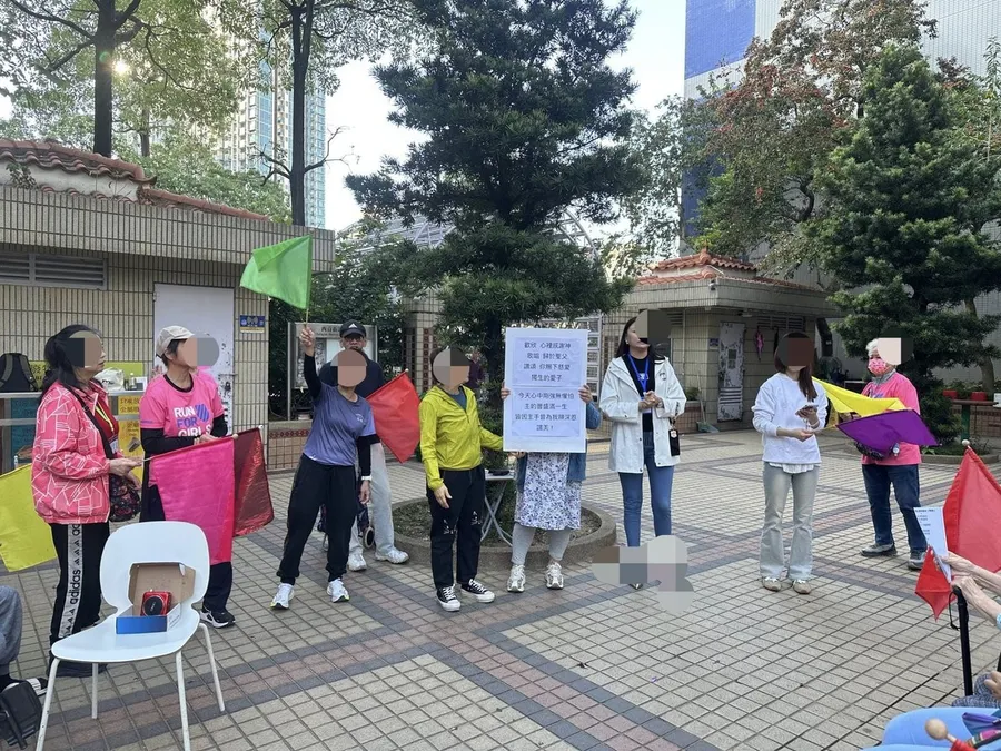 街頭關懷活動，義工與街友一同參與